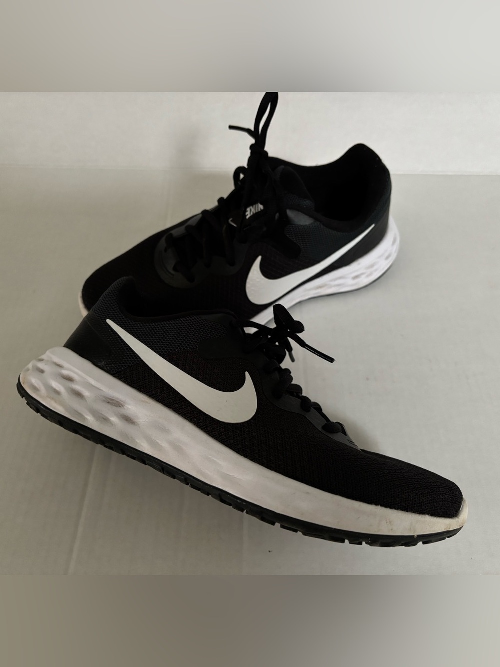 Nike women’s running shoe size 8 black/white
